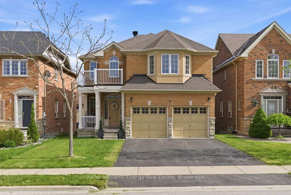 338 Dowson Loop, Newmarket, ON L3X 3G3
