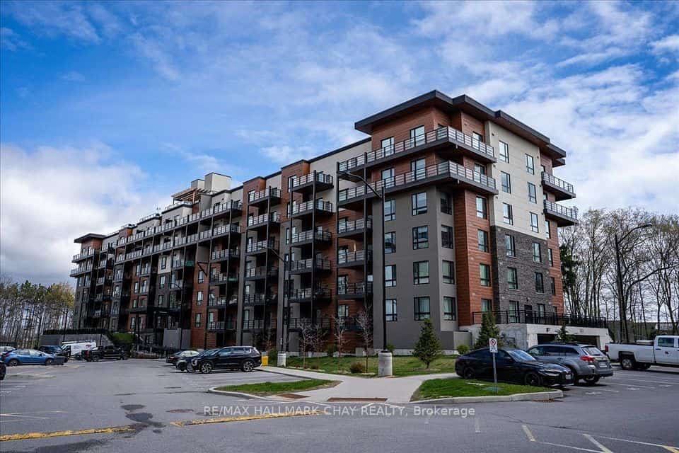 302 Essa Road #203, Barrie, ON L9J 0H3