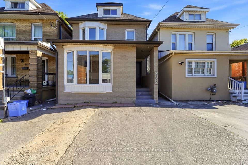 968 MAIN Street E, Hamilton, ON L8M 1M8