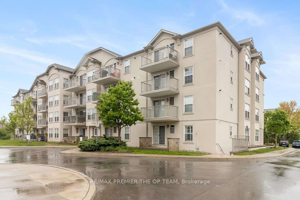 1440 Bishops Gate #404, Oakville, ON L6M 4M9