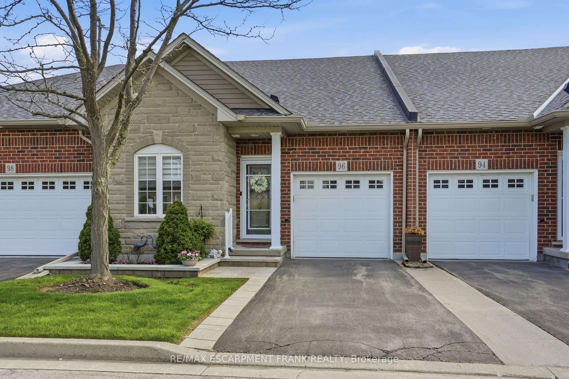 96 Abbotsford Trail, Hamilton, ON L9B 0A4