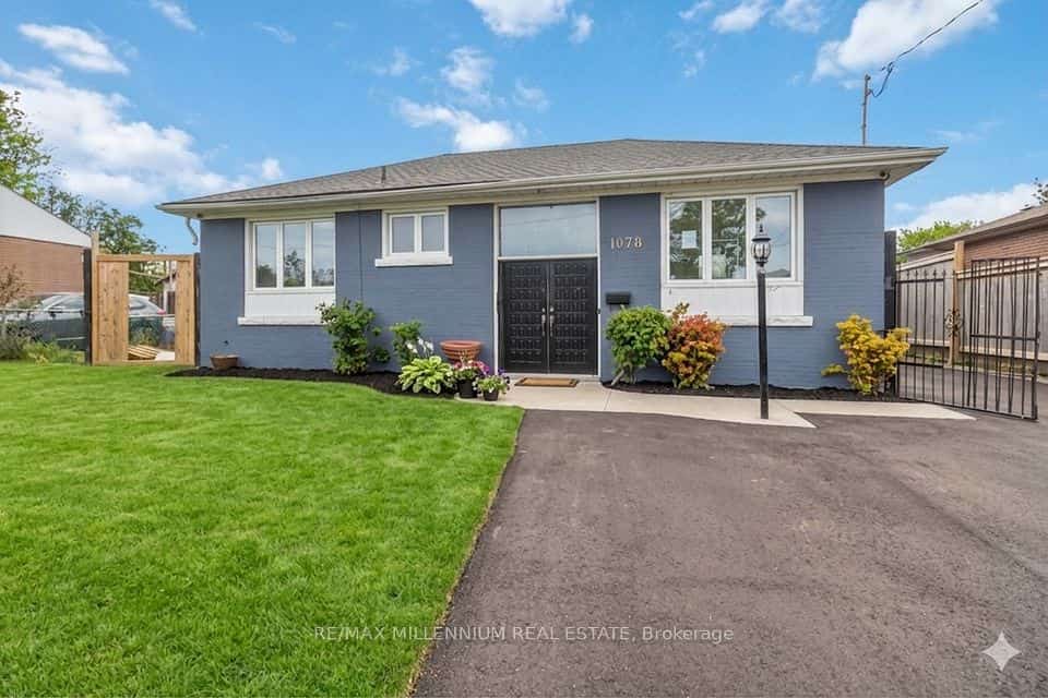 1078 Pinegrove Road, Oakville, ON L6L 2W4