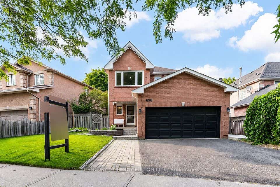 696 Lamour Road, Pickering, ON L1V 6N9