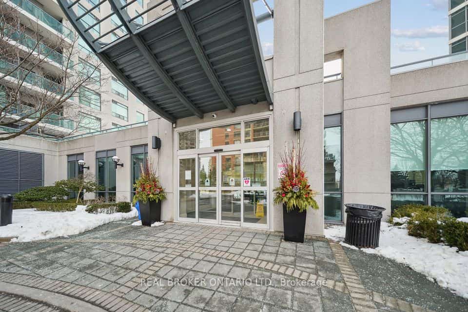 28 Harrison Garden Boulevard #808, Toronto, ON M2N 7B5