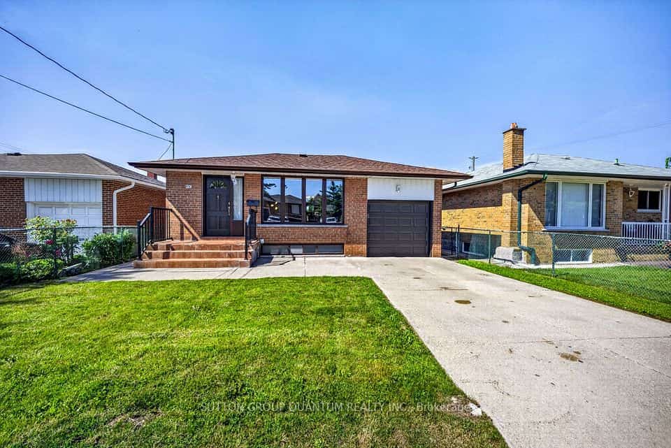 1016 East Avenue, Mississauga, ON L5E 1W8