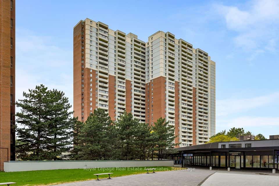 5 Massey Square #1710, Toronto, ON M4C 5L6