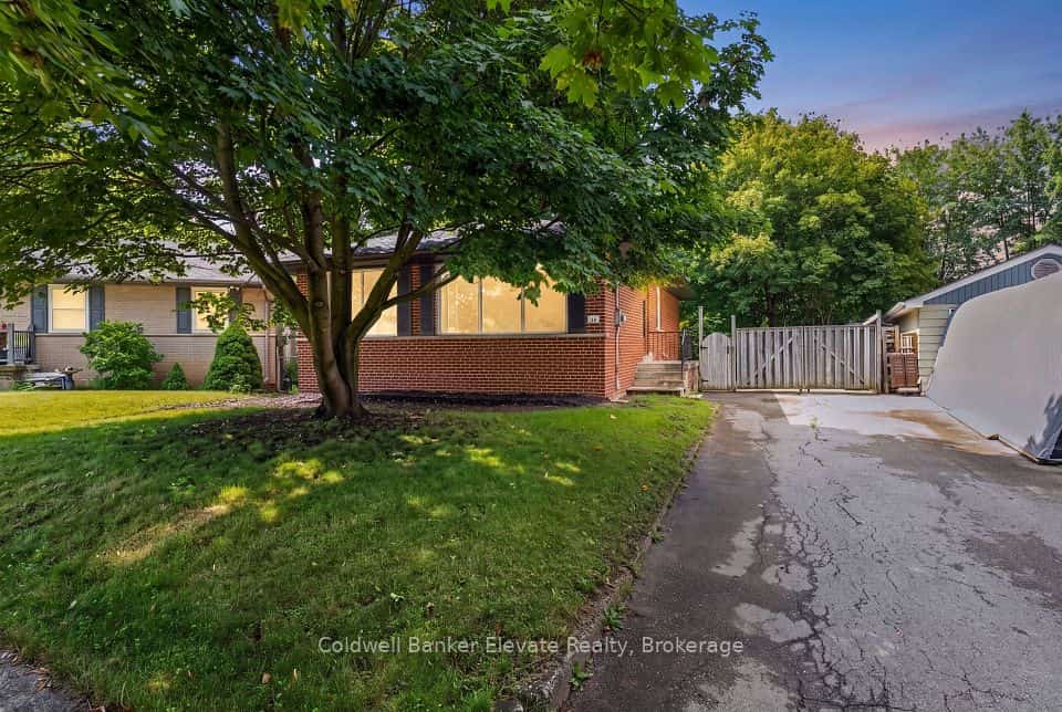 46 McIntyre Crescent, Halton Hills, ON L7G 1N3