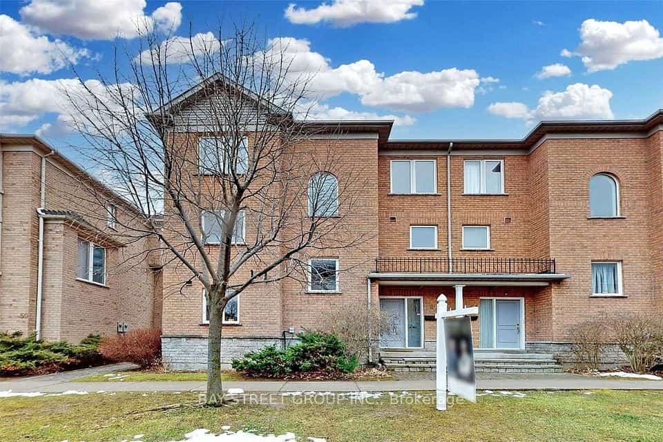 52 Leitchcroft Crescent, Markham, ON L3T 7W1
