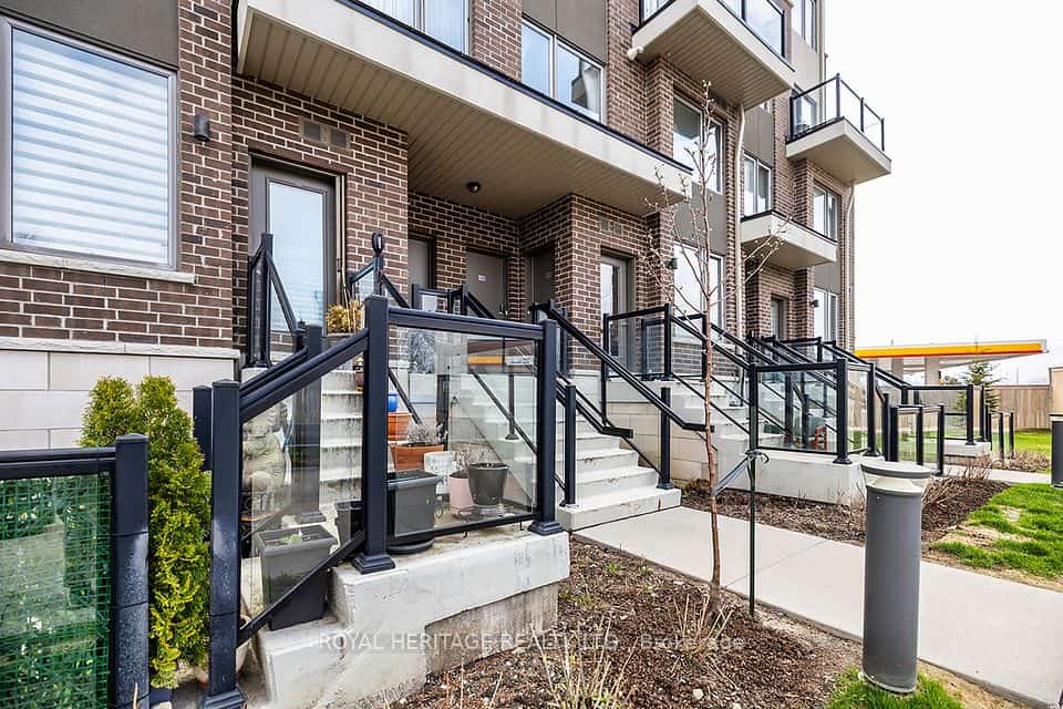 1460 Whites Road #413, Pickering, ON L1V 0E8