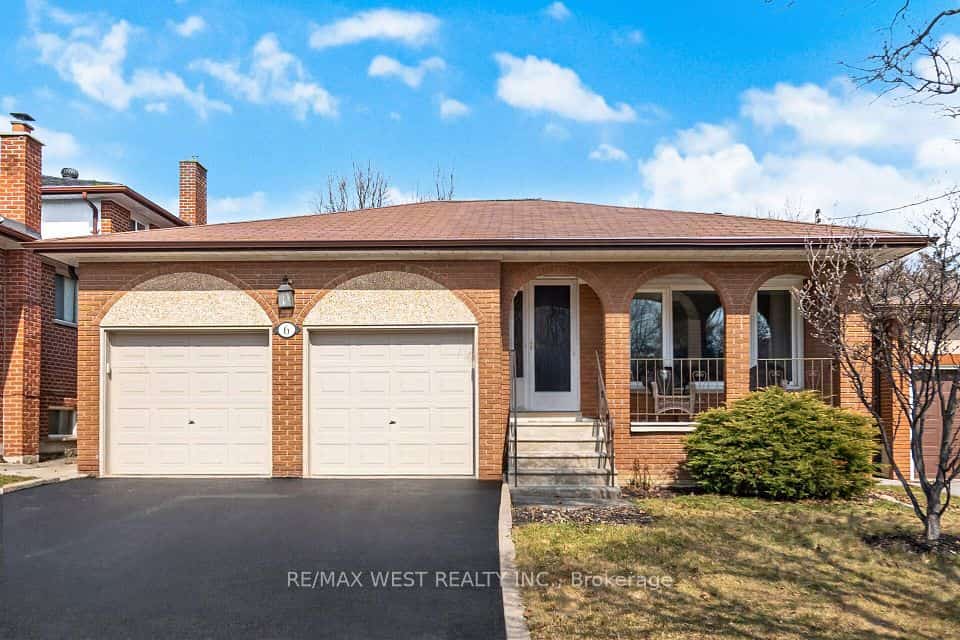 6 Disan Court, Toronto, ON M9V 4A7