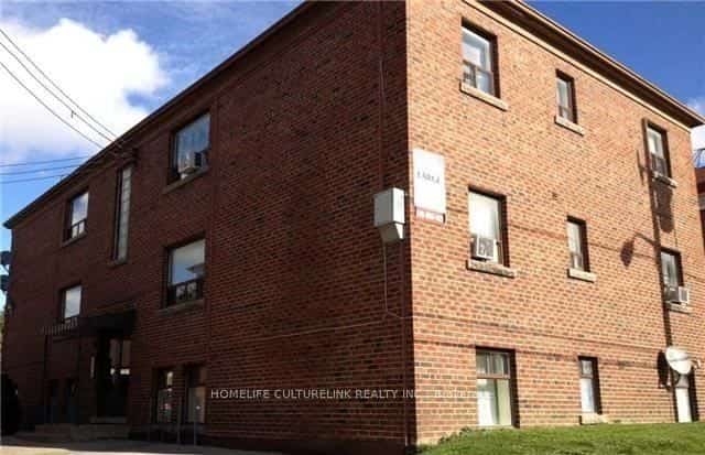 2904 St Clair Avenue E, Toronto, ON M4B 1N7
