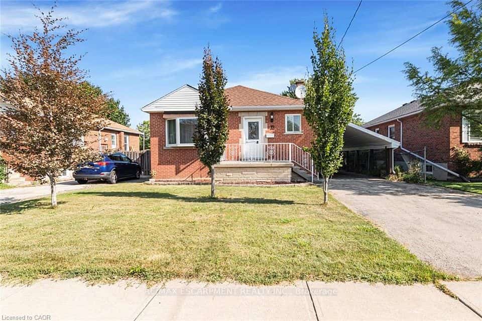 33 Alderney Avenue, Hamilton, ON L9A 2A6