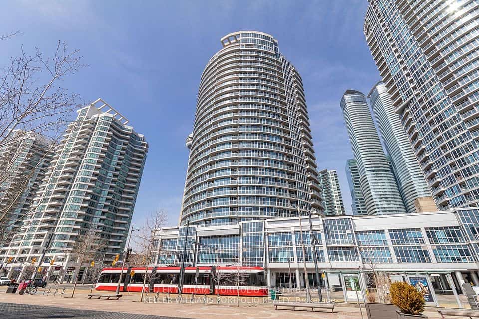 218 Queens Quay W #405, Toronto, ON M5J 2Y6