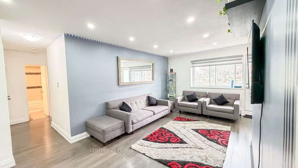 2485 Woking Crescent #201, Mississauga, ON L5K 1Z6