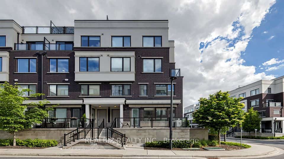 400 Alex Gardner Circle #77, Aurora, ON L4G 3G5