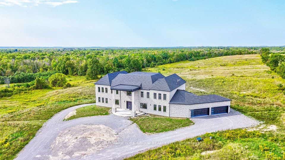 6196 Ravenshoe Road, Georgina, ON L9P 1R2