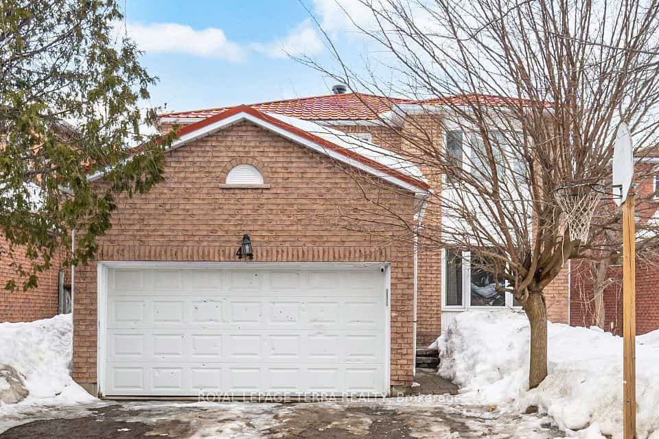 44 Carruthers Crescent, Barrie, ON L4M 6A6