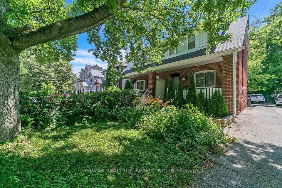 327 Deloraine Avenue, Toronto, ON M5M 2B4