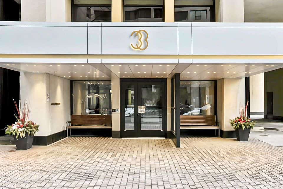 33 Harbour Square, Toronto, ON M5J 2G2