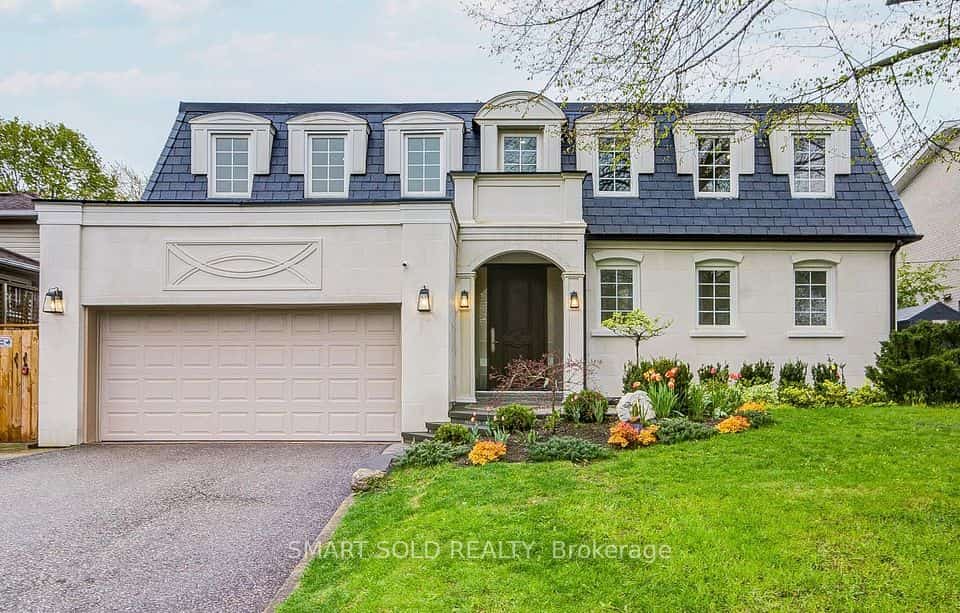 4 Knollview Crescent, Toronto, ON M2K 2E1
