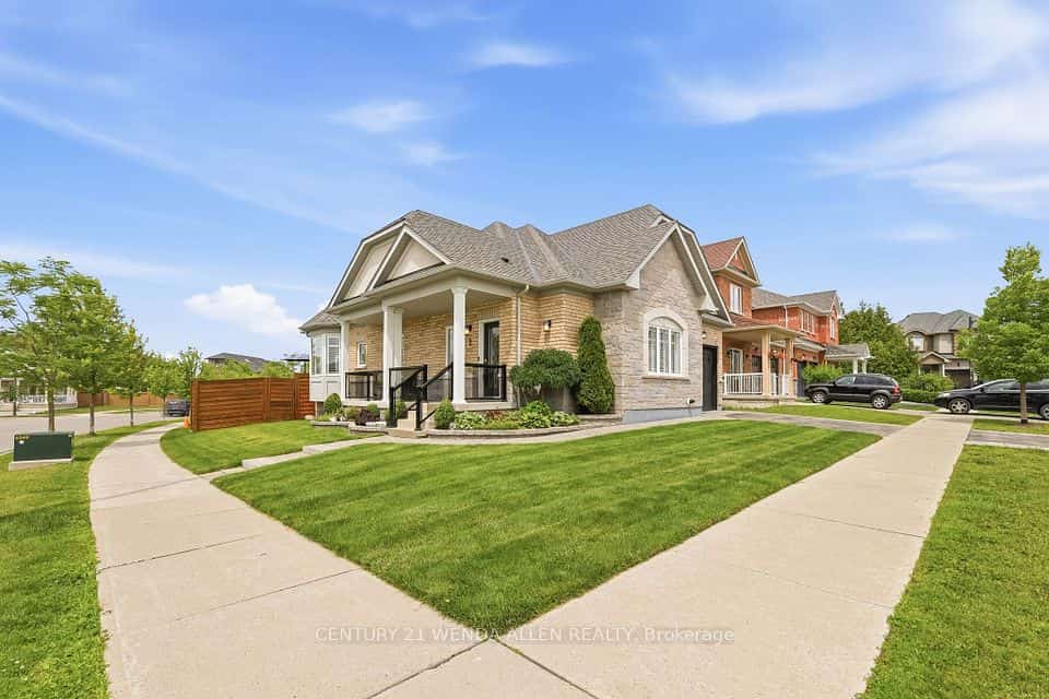 2 Rushlands Crescent, Whitby, ON L1R 0M7