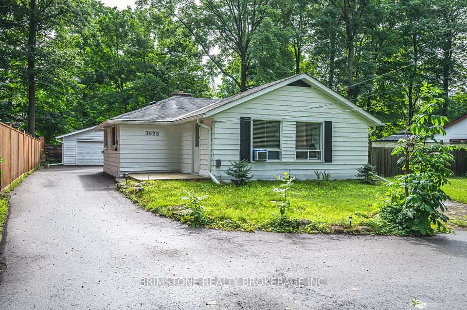 3923 Algonquin Avenue, Innisfil, ON L9S 2M3