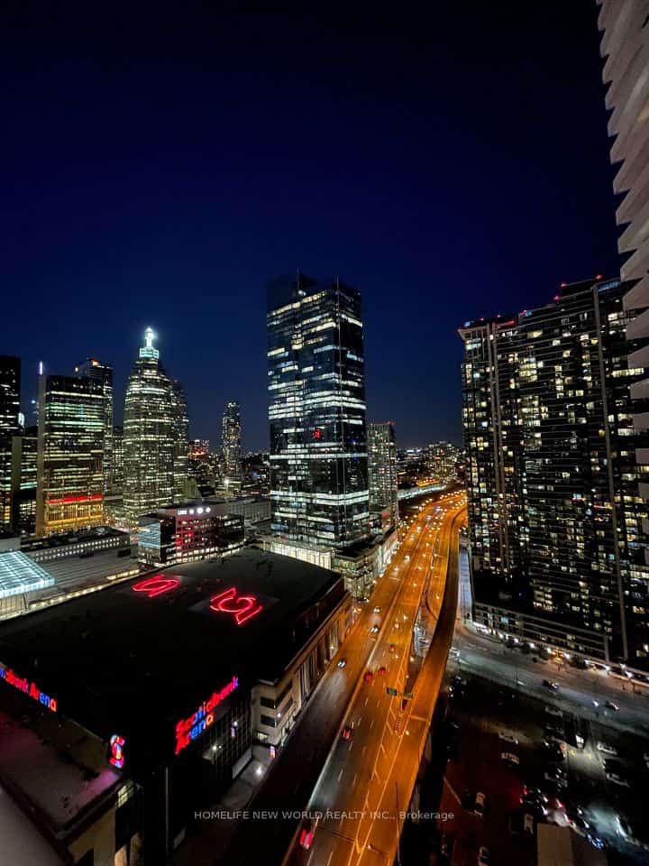 100 Harbour Street, Toronto