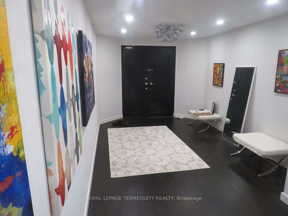 2045 Lake Shore Boulevard W #3305, Toronto, ON M8V 2Z6