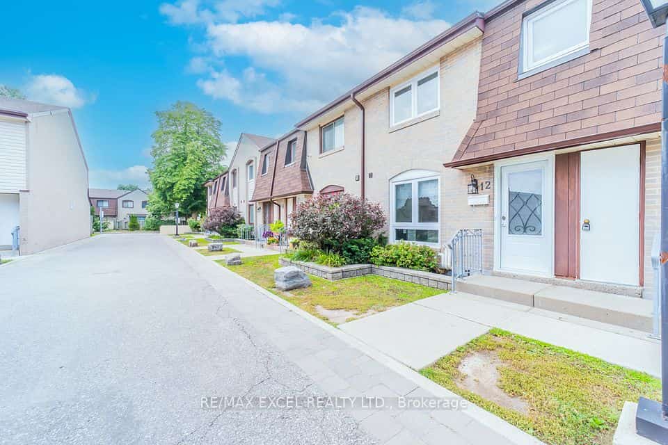 21 Livonia Place #112, Toronto, ON M1E 4W5