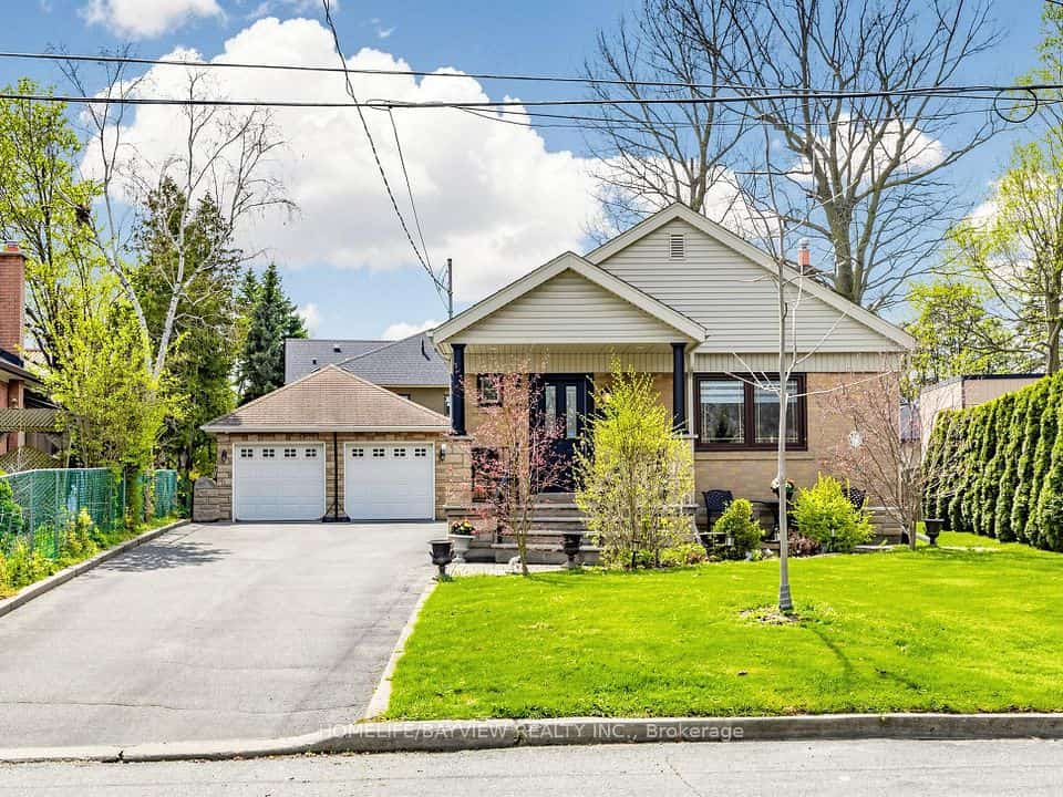 10 Woolton Crescent, Toronto, ON M6M 4K9