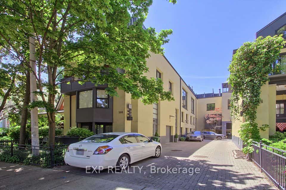 306 Sackville Street #4, Toronto, ON M5A 3G2
