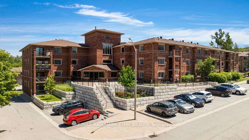 1 Quail Crescent #103, Barrie, ON L4N 6W9