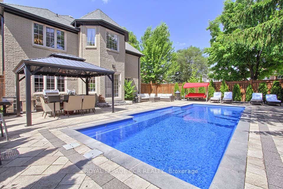 646 Brooker Ridge, Newmarket, ON L3X 1V7