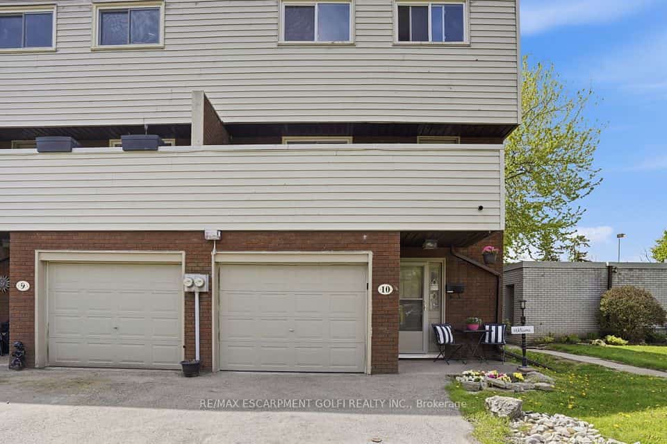 23 Watsons Lane #10, Hamilton, ON L9H 5G8
