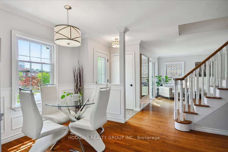 65 Mineola Road E, Mississauga, ON L5G 2E4
