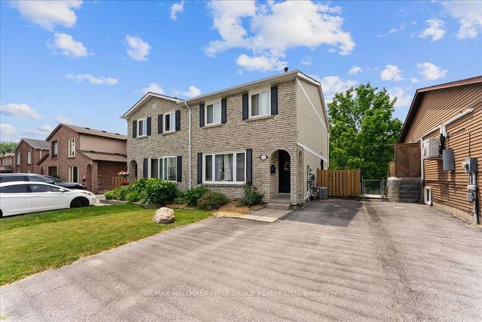 134 Londonderry Street, Oshawa, ON L1J 6Z3