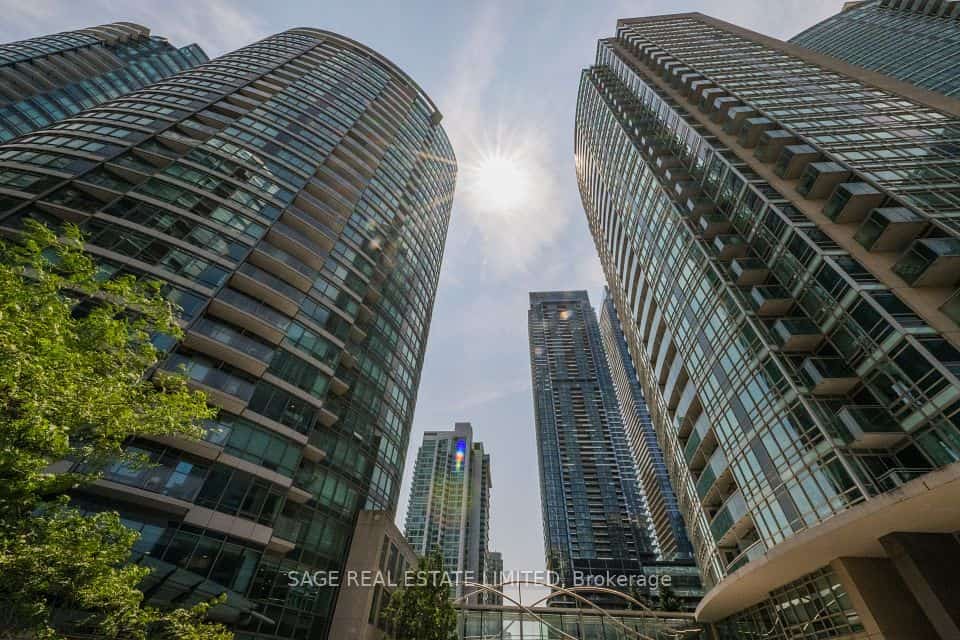 373 Front Street W #208, Toronto, ON M5V 3R7