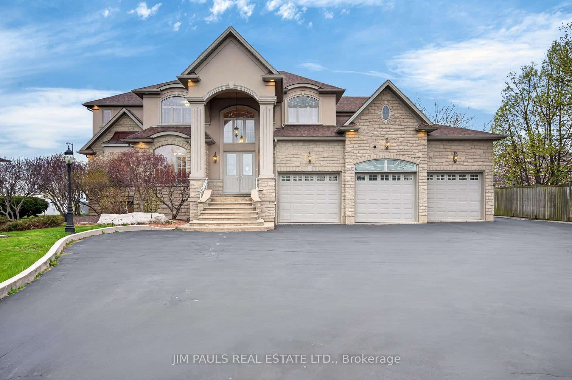 803 Ridge Road, Hamilton, ON L8J 2Y3