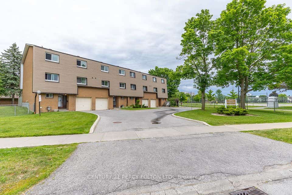 1415 Fieldlight Boulevard, Pickering