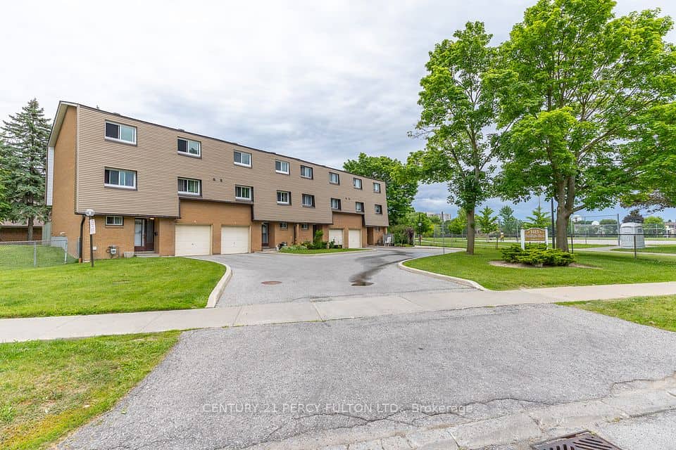 1415 Fieldlight Boulevard, Pickering