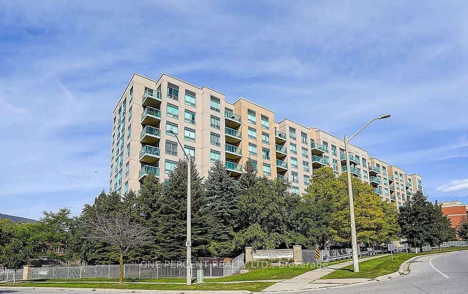 3 Ellesmere Street #607, Richmond Hill, ON L4B 4N2