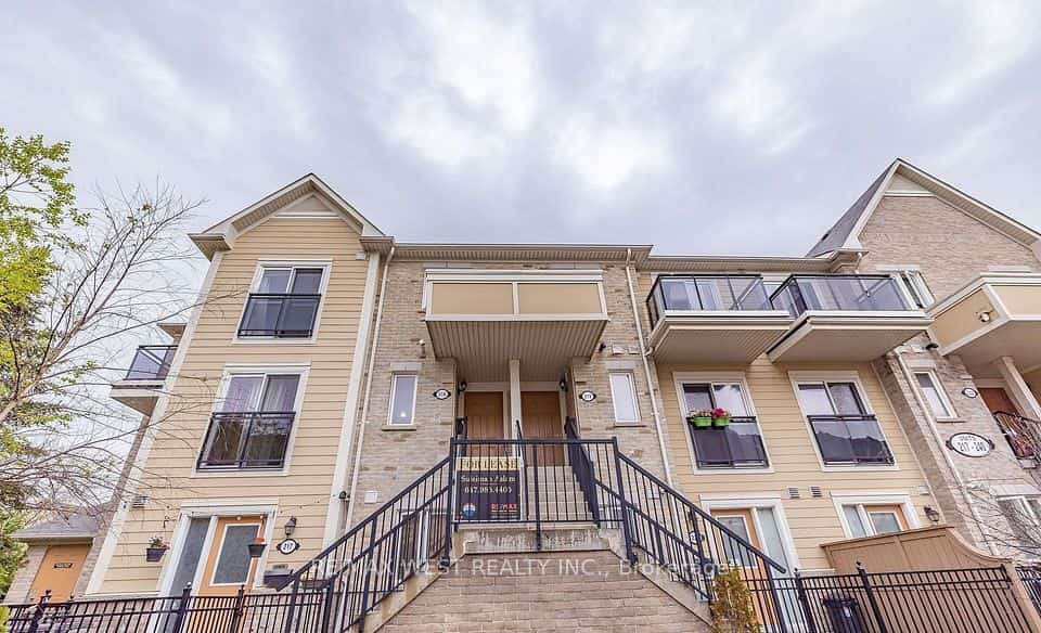 4975 Southampton Drive #218, Mississauga, ON L5M 8E1