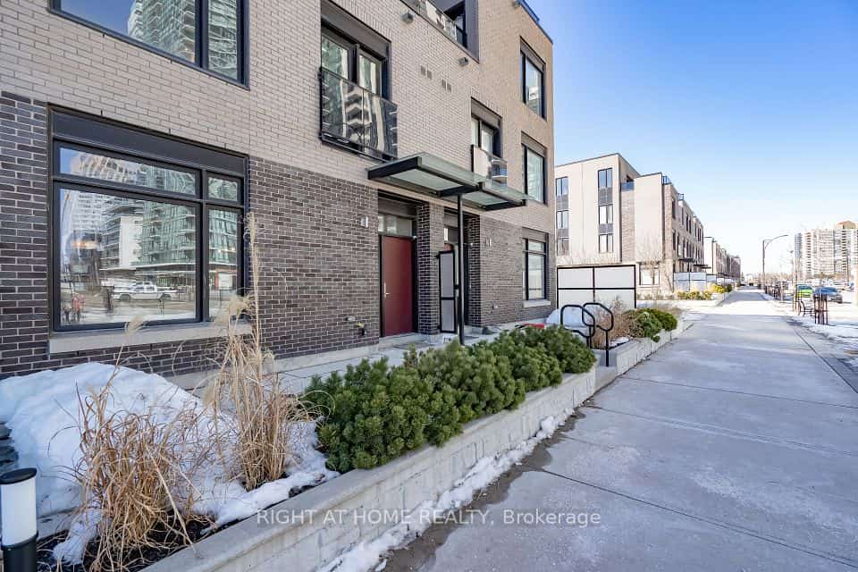 4030 Parkside Village Drive #5, Mississauga, ON L5B 0K2