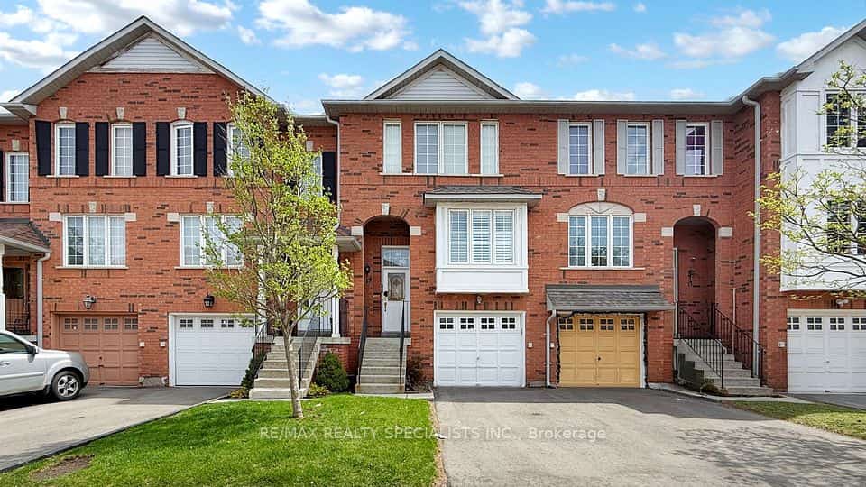 2 Clay Brick Court #19, Brampton, ON L6V 4M7