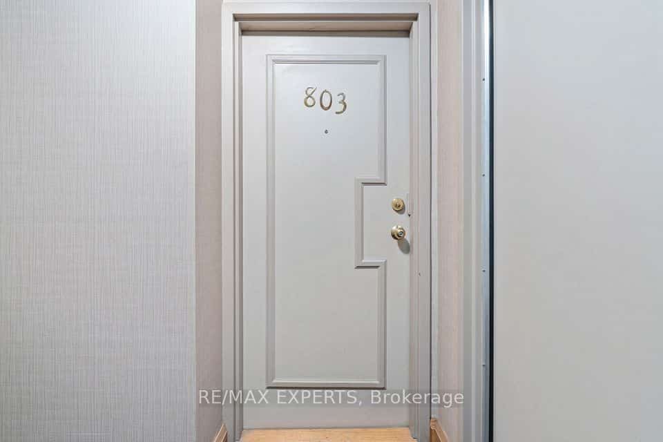 10 Martha Eaton Way #803, Toronto, ON M6M 5B3