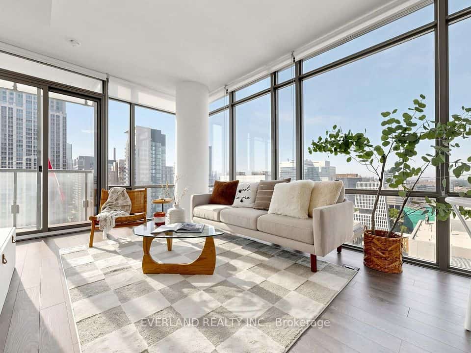 38 Grenville Street #2303, Toronto, ON M4Y 1A5
