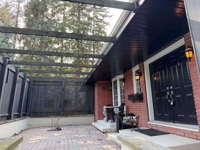 1184 Kingston Rd Road N, Pickering, ON L1V 1B4