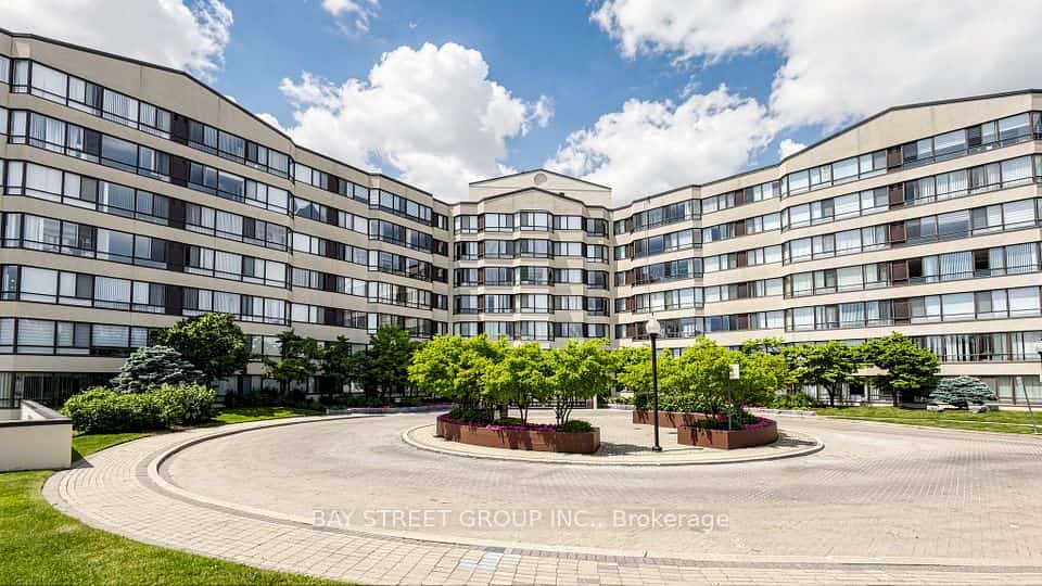 1001 Cedarglen Gate #PH720, Mississauga, ON L5C 4R2