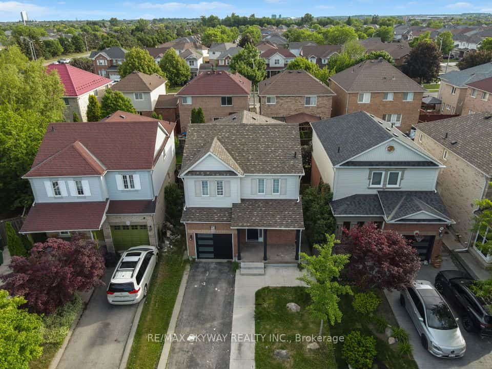 92 Charleswood Circle, Brampton, ON L7A 1Z1