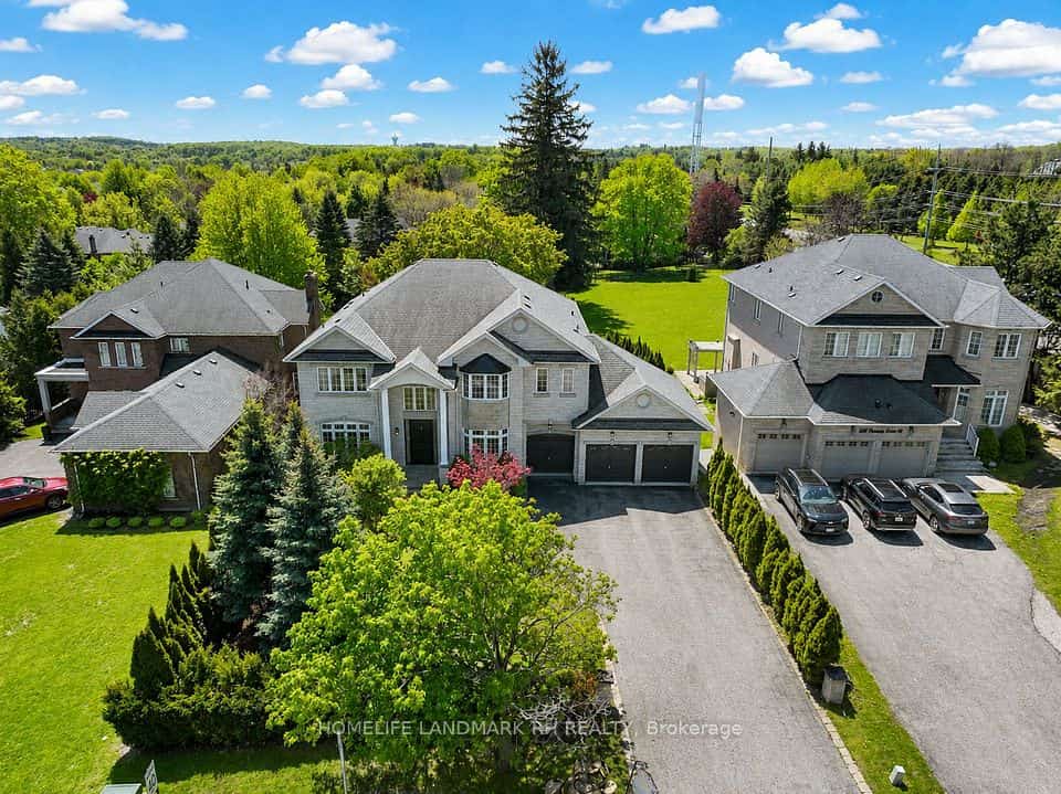 385 Kennedy Street W, Aurora, ON L4G 5M6